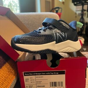 NWT New Balance Kids' Navy Sneakers - Rave Run v2